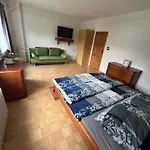 -self-check- 4-room Extra Large House Hébergement de vacances Nitra