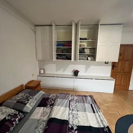-self-check- 4-room Extra Large House Prázdninový dům Nitra