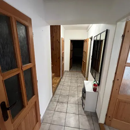 Holiday home -self-check- 4-bedroom Extra Large House Nitra